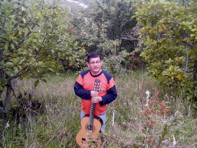 Marcelo y su guitarra